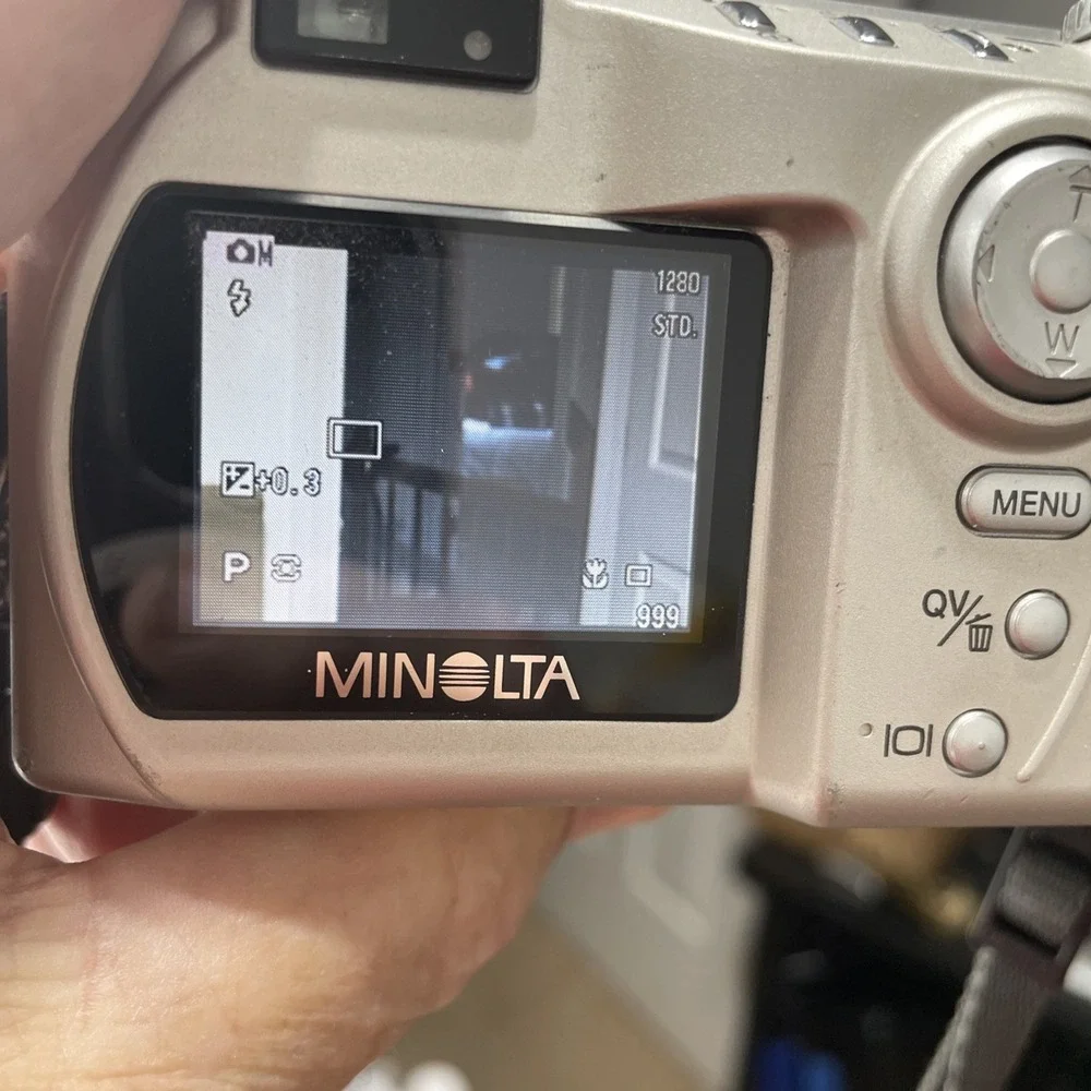 Minolta DIMAGE S404 4.0 MP Digital Camera 4X Zoom+Batteries+Memory Card